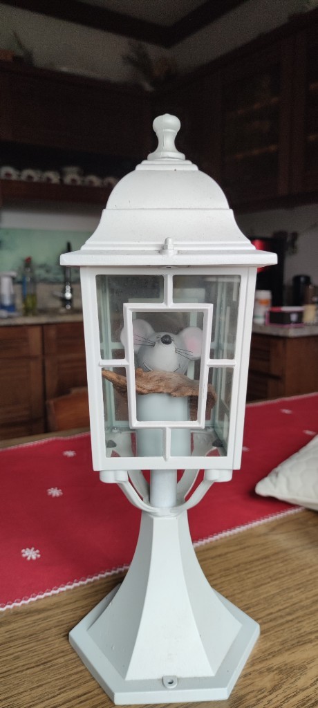 Decoración de farol con ratón