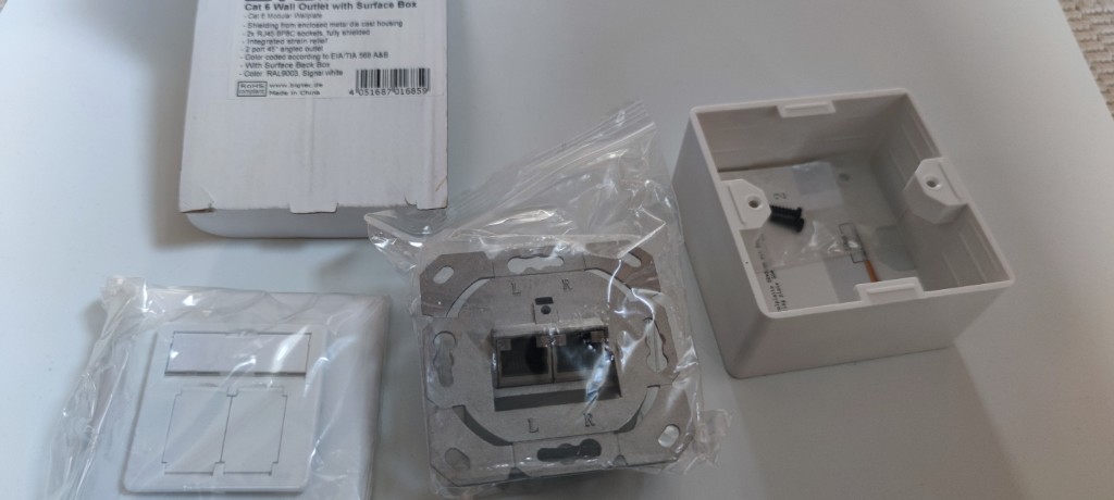 Toma de Pared Cat 5 con Caja de Superficie